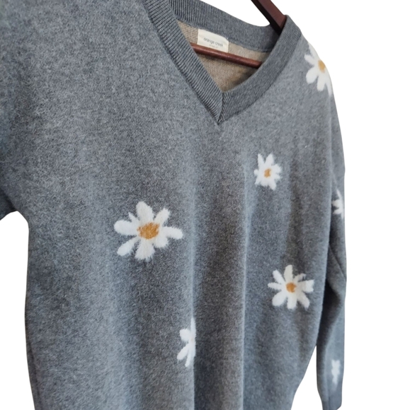 Daisy Print Soft Fuzzy Sweater - Picture 2 of 6
